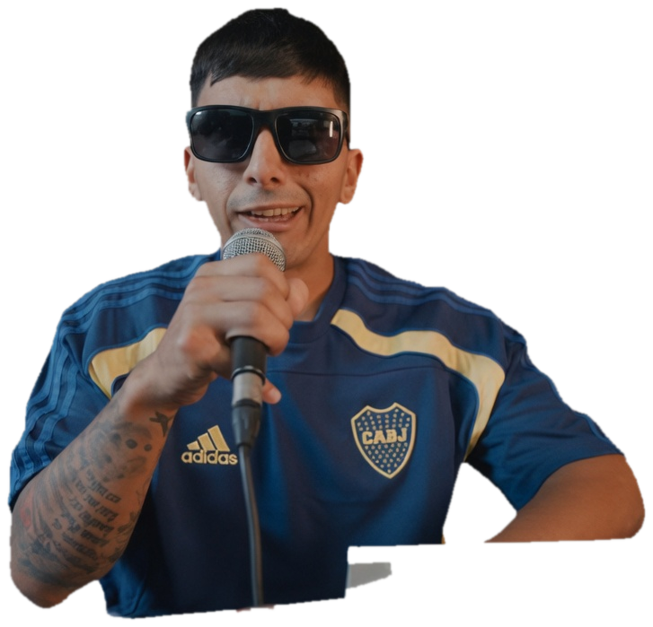 El Negro Manu con el micrófono